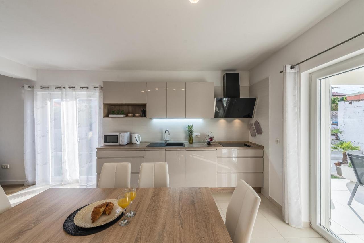 Holiday Home Bajlo Apartment With Three Bedrooms Zadar Exterior foto